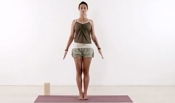 yoga tadasana pose untuk penurunan berat badan