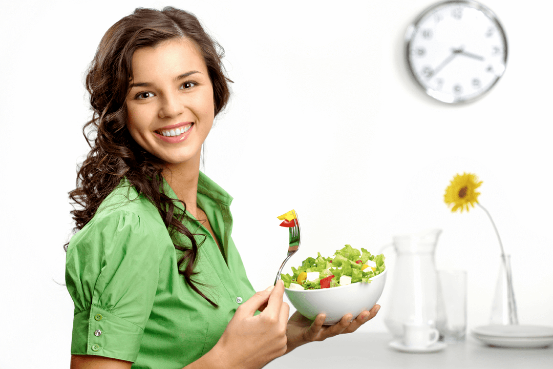 makan salad sayuran pada diet jenis darah