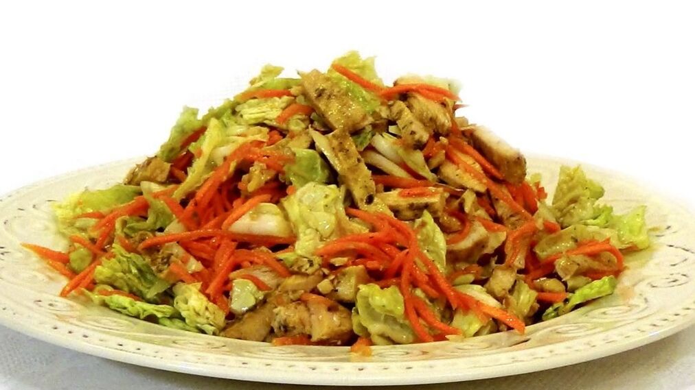 Pada peringkat terakhir Penstabilan diet Dukan, anda boleh memanjakan diri anda dengan salad ayam