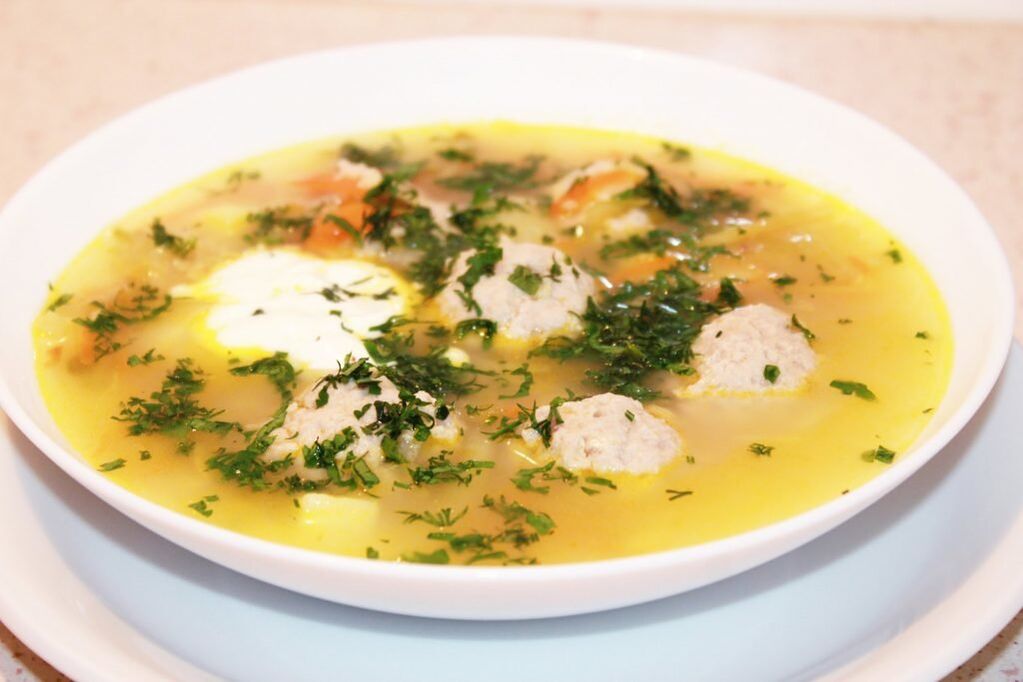 Sup bebola daging sesuai untuk fasa Alternasi Diet Dukan